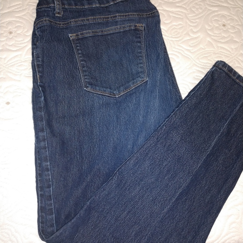 Skinny pants or jeggings